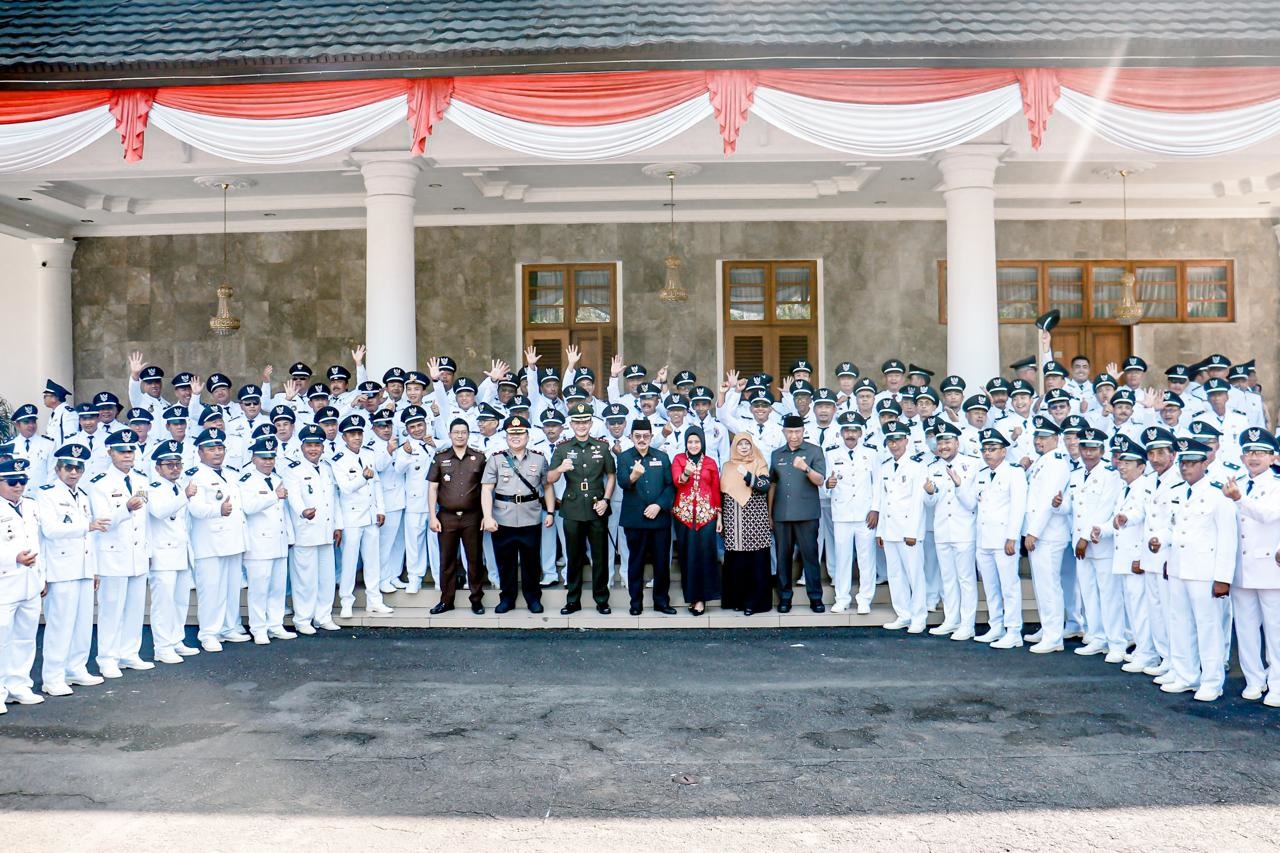 KEPALA DESA TERIMA SK PERPANJANGAN MASA JABATAN